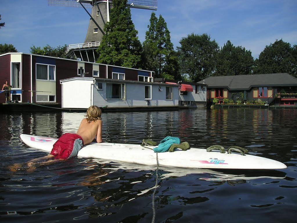 Отель Houseboat Under The Mill Амстердам Экстерьер фото